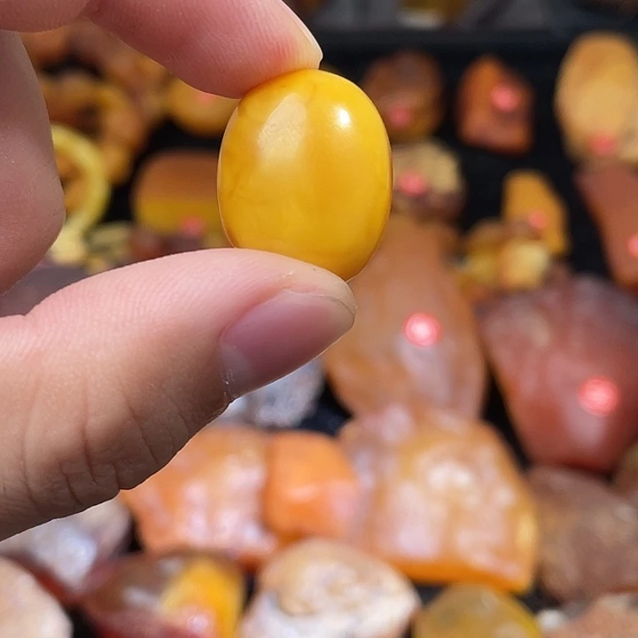 琥珀未镶嵌珠宝奇石