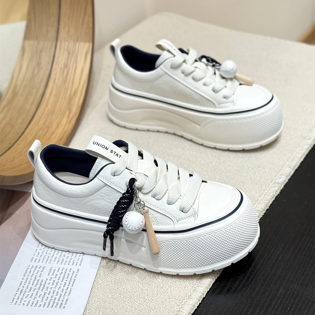真皮厚底轻便系带休闲小白鞋女2025新款秋季复古洋气松糕百搭板鞋