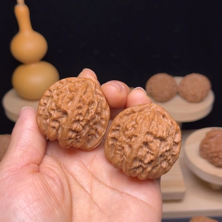 文玩核桃吊坠39白狮子