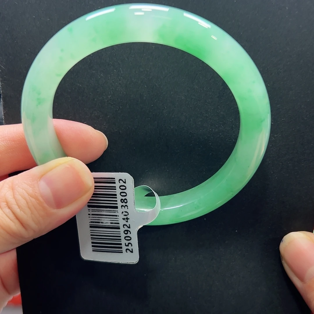 花***1石英质玉（非洲翠）未镶嵌手镯