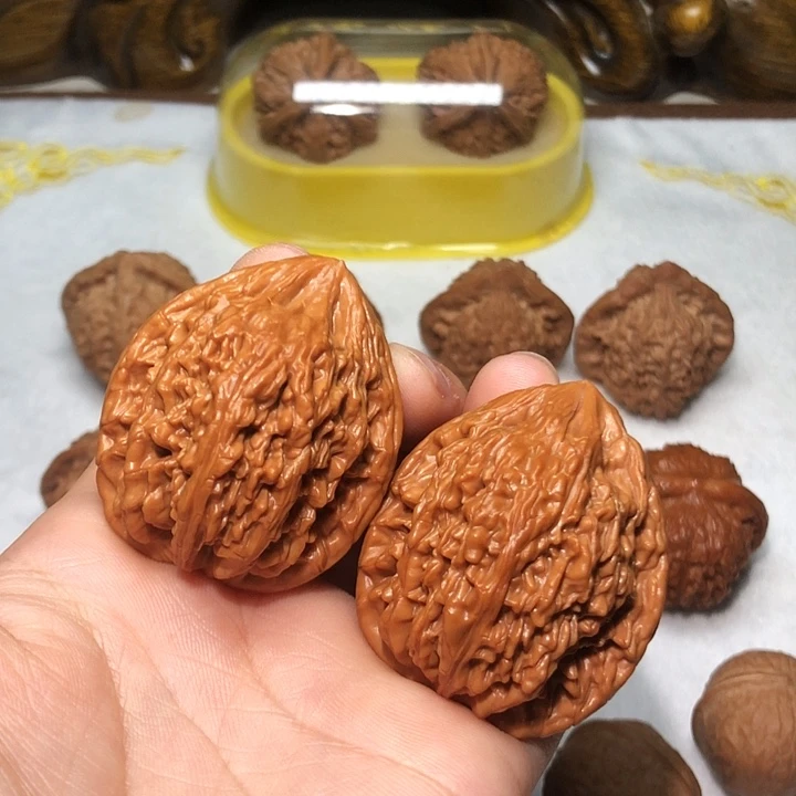 文玩核桃40虎头王