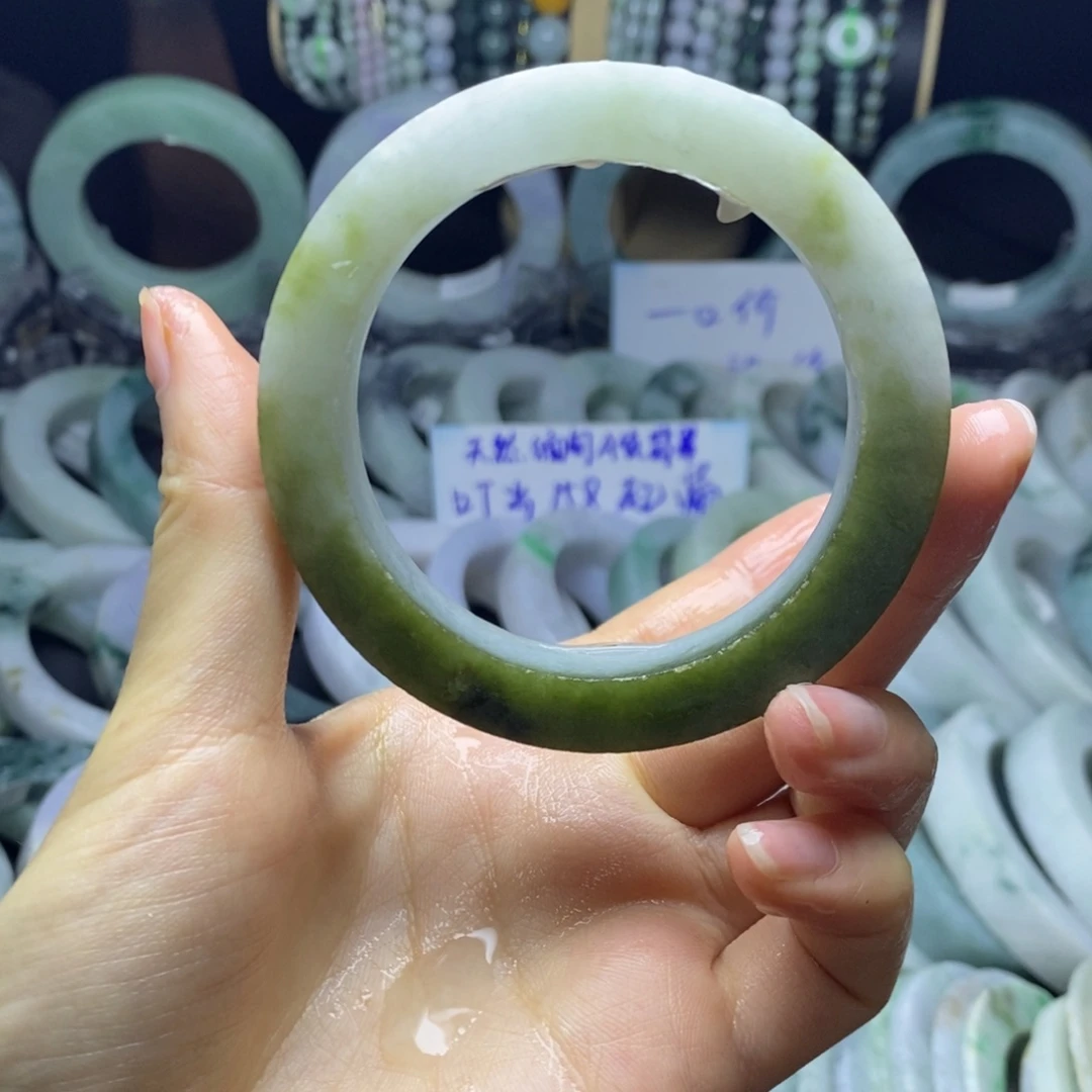 懿***眜定制翡翠未镶嵌手镯