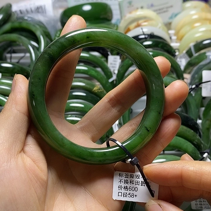 和田玉(碧玉)未镶嵌手镯正圈58微瑕