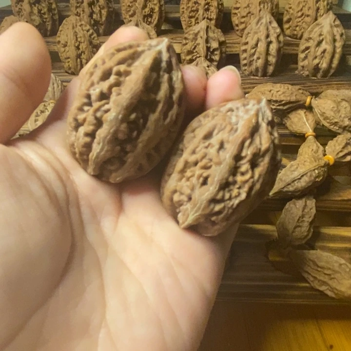 吊坠文玩核桃珊瑚小木枕，文玩