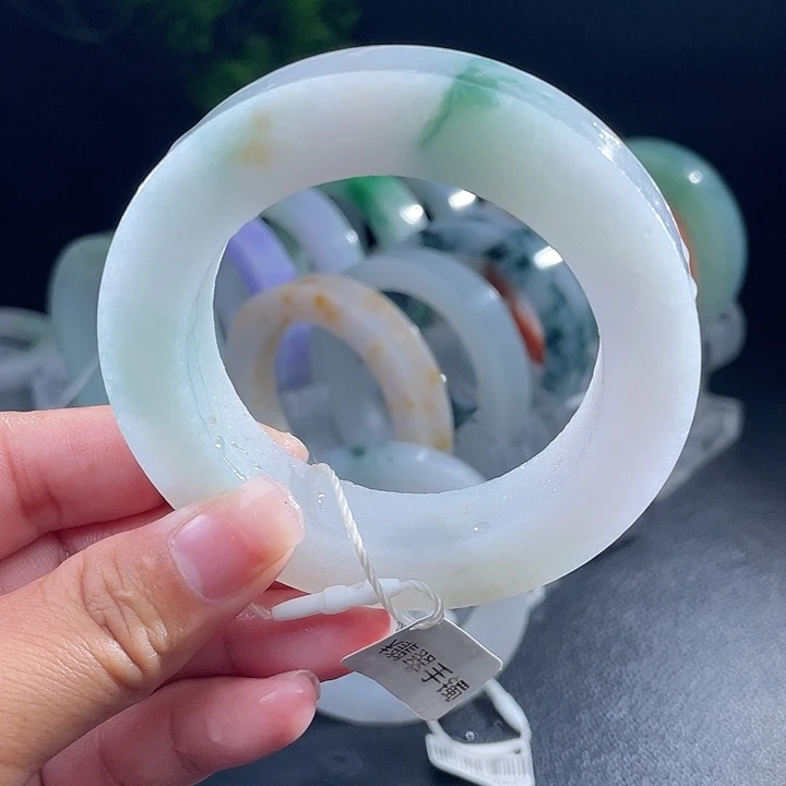 定制翡翠未镶嵌翡翠手镯