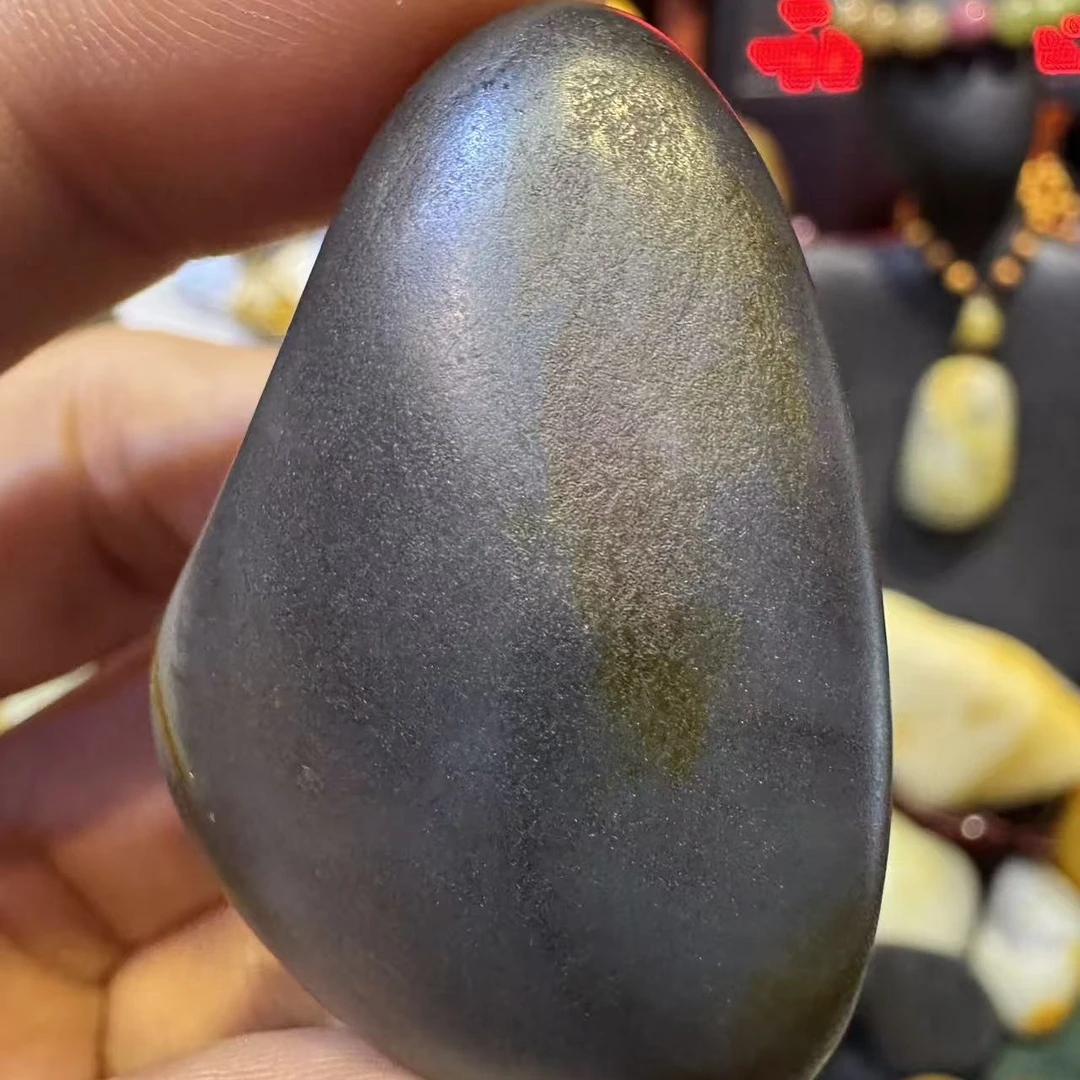和田玉聚墨青花洒金皮精品小吊坠，规格尺寸见视频，质检发货