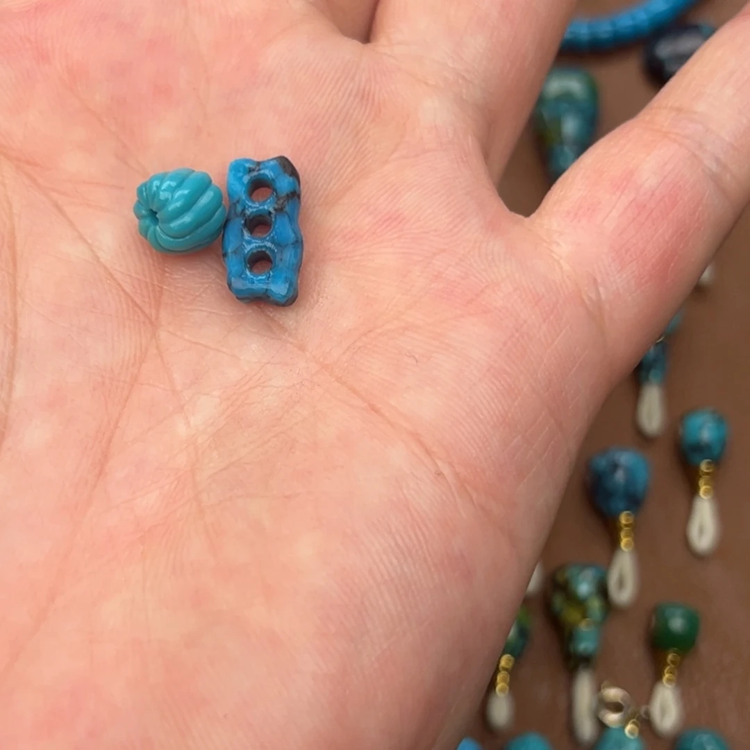 比***i绿松石未镶嵌颈饰