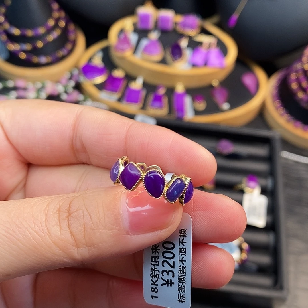 渔***涓苏纪石（舒俱来）18K金镶嵌指环