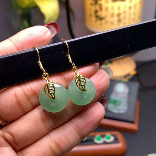 翡翠吊坠(赠链)未镶嵌