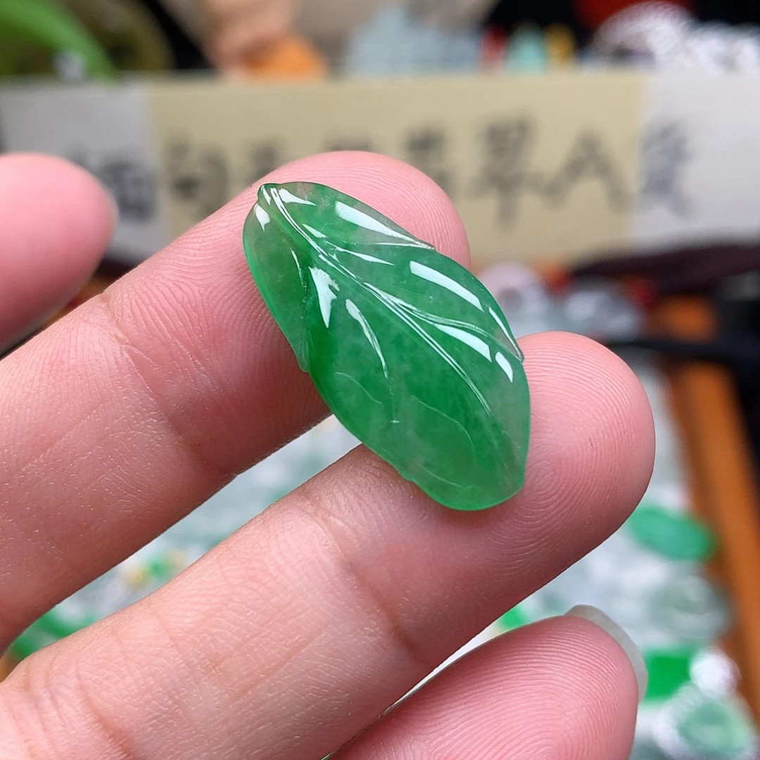 翡翠散珠缅甸天然A货翡翠阳绿叶子