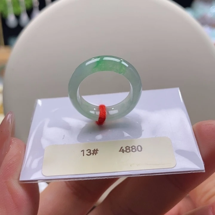 翡翠颈饰未镶嵌翡翠冰飘绿戒指