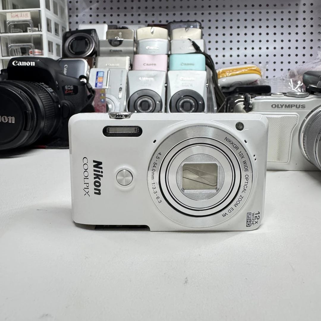 95新 Nikon/尼康 9.5新 尼康s6900 日文英文版 电池盖缺失 翻转屏