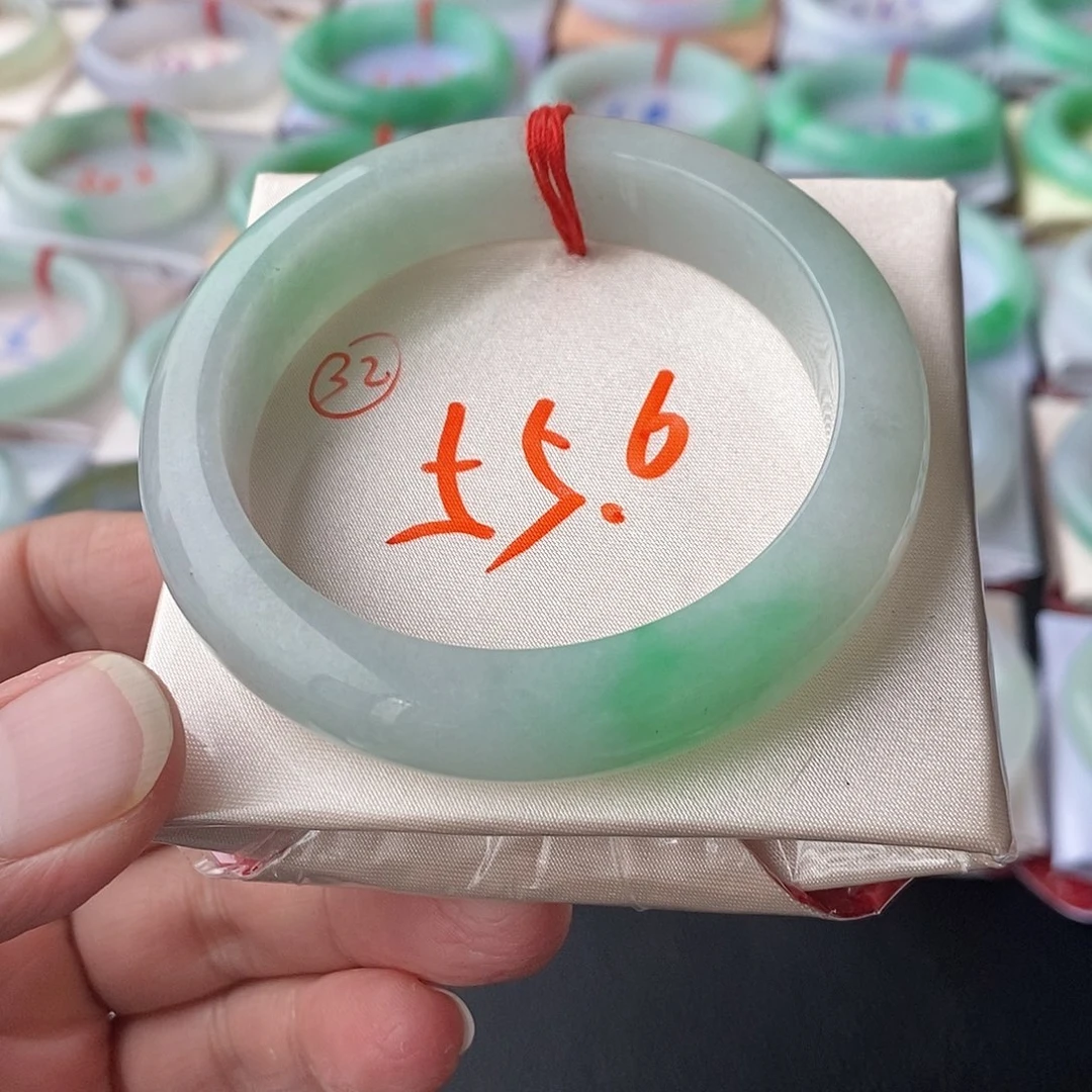 翡翠手镯未镶嵌32号链接