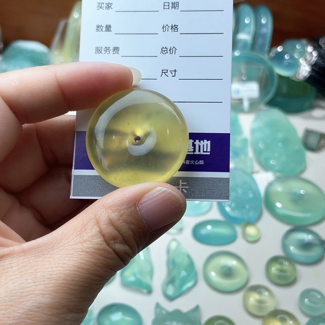 蛇纹石玉颈饰未镶嵌牡*花