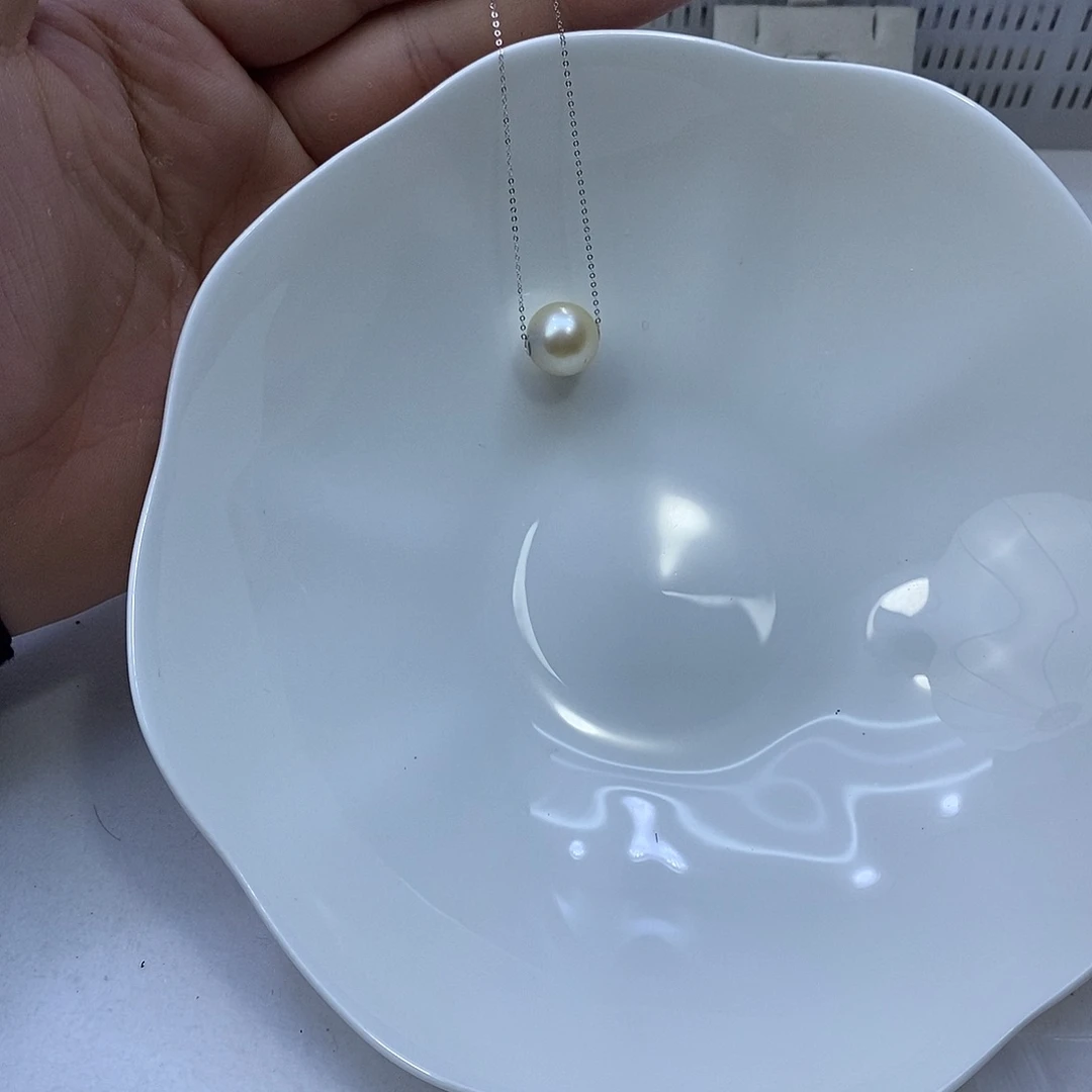 颈饰18K金镶嵌海水珍珠