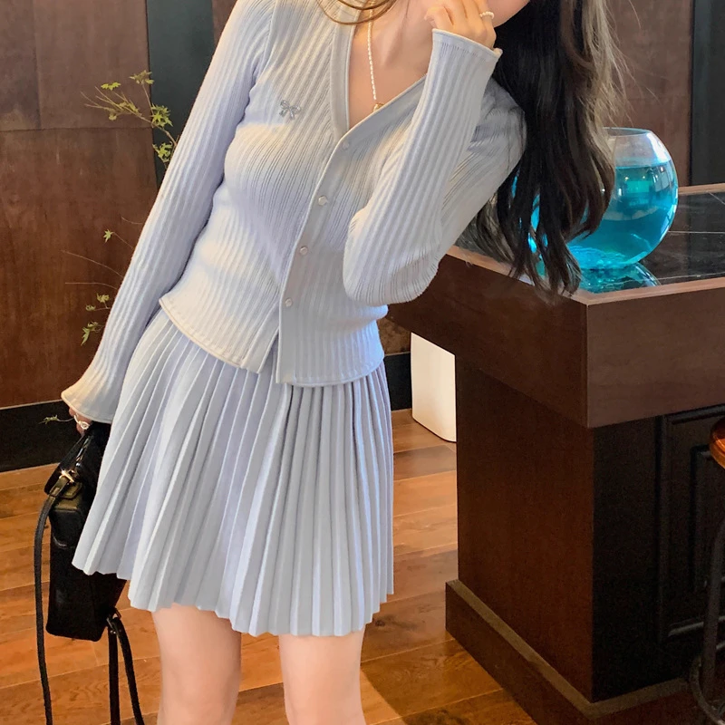 奶蓝色坑条蝴蝶结针织开衫女喇叭袖甜美显瘦百褶短裙2025新款套装