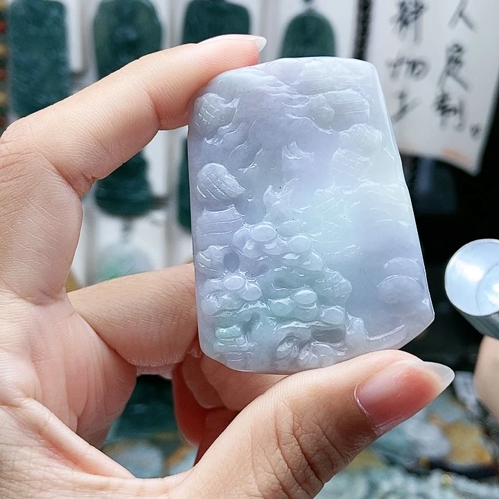 颈饰足铂镶嵌翡翠翡翠