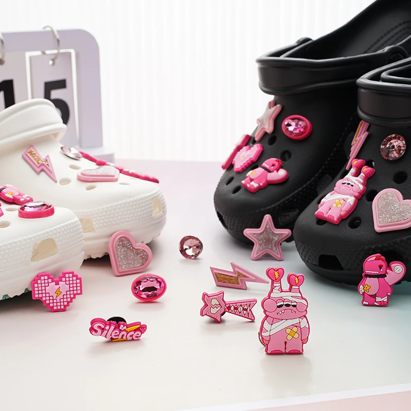 洞洞鞋鞋花汪苏泷十万伏特素龙silence周边适配crocs21世纪罗曼史