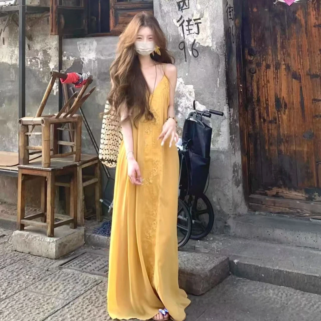 纯欲度假风休闲挂脖无袖连衣裙女夏季新款时尚气质高级感A字长裙