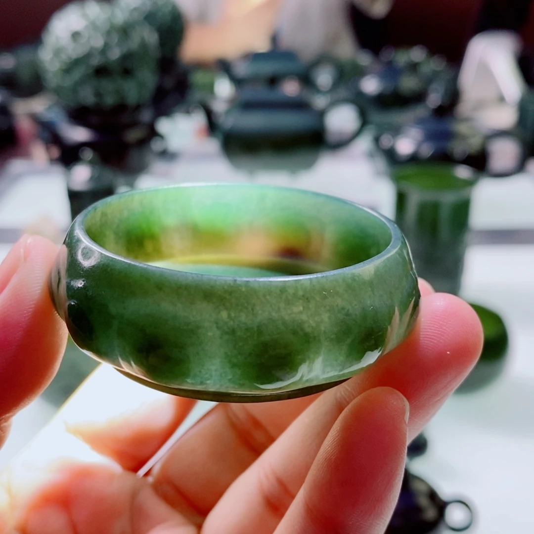 未镶嵌和田玉（青玉）摆件