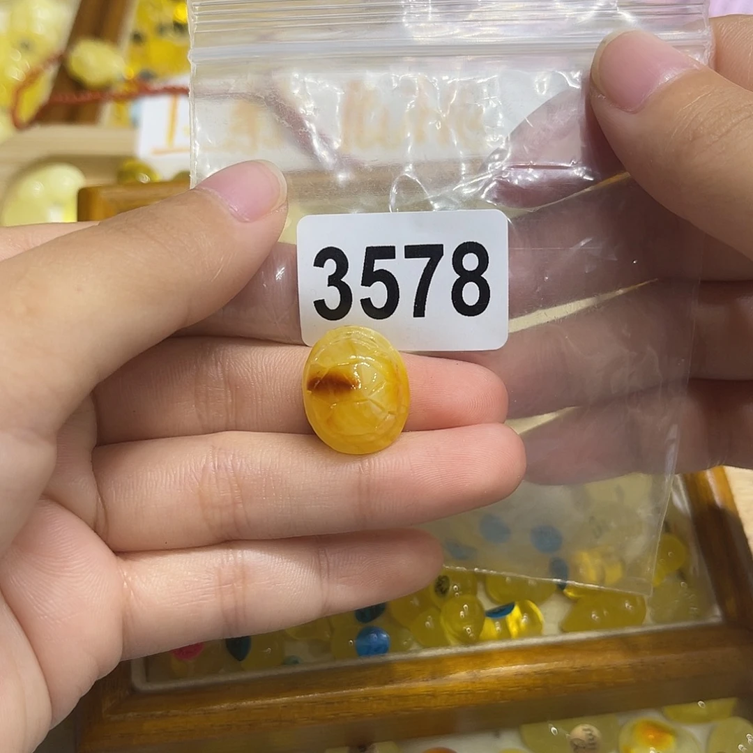 琥珀未镶嵌珠宝奇石