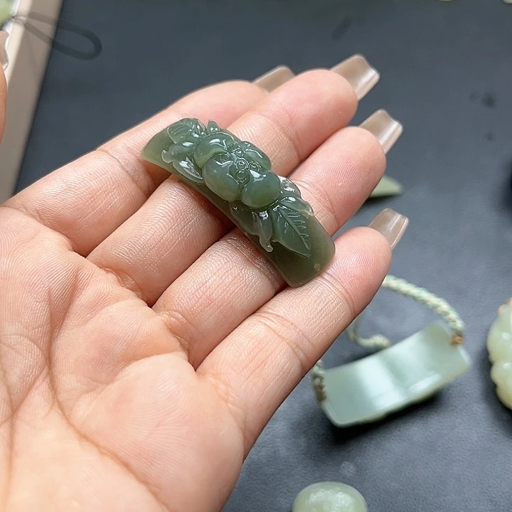 【闪购商品】颈饰未镶嵌和田玉派****识