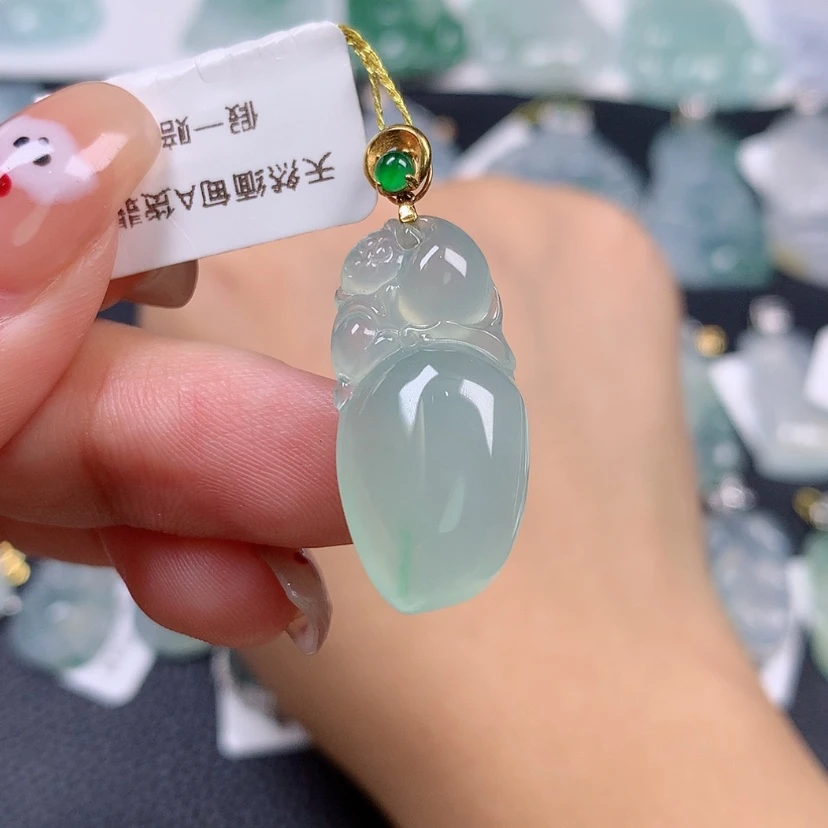 【闪购商品】翡翠18K金镶嵌颈饰瓜