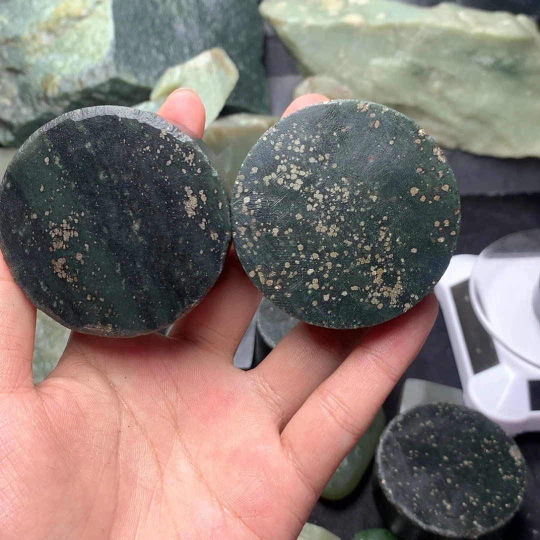 和田玉（糖玉）边角未镶嵌丹***哒