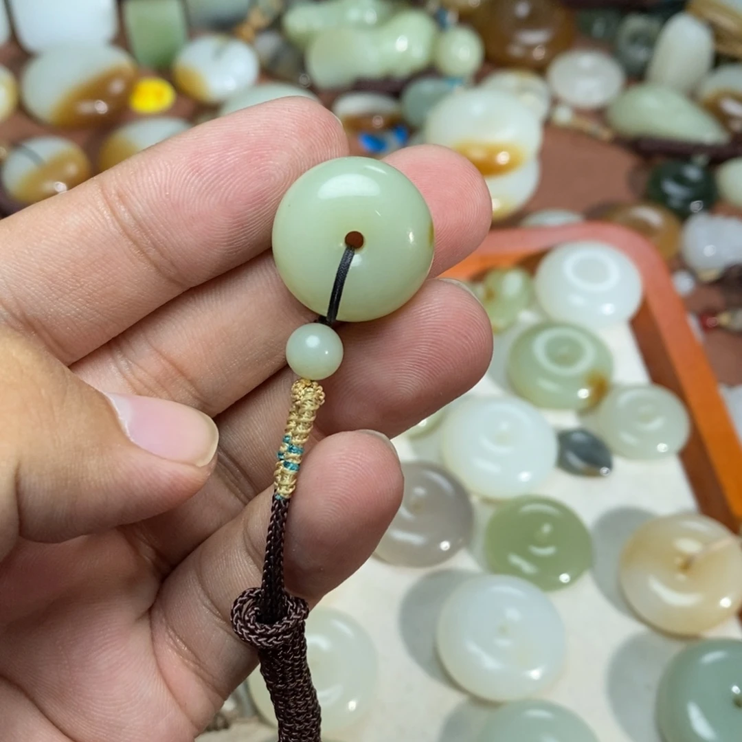 和田玉未镶嵌吊坠(不含链)?**果