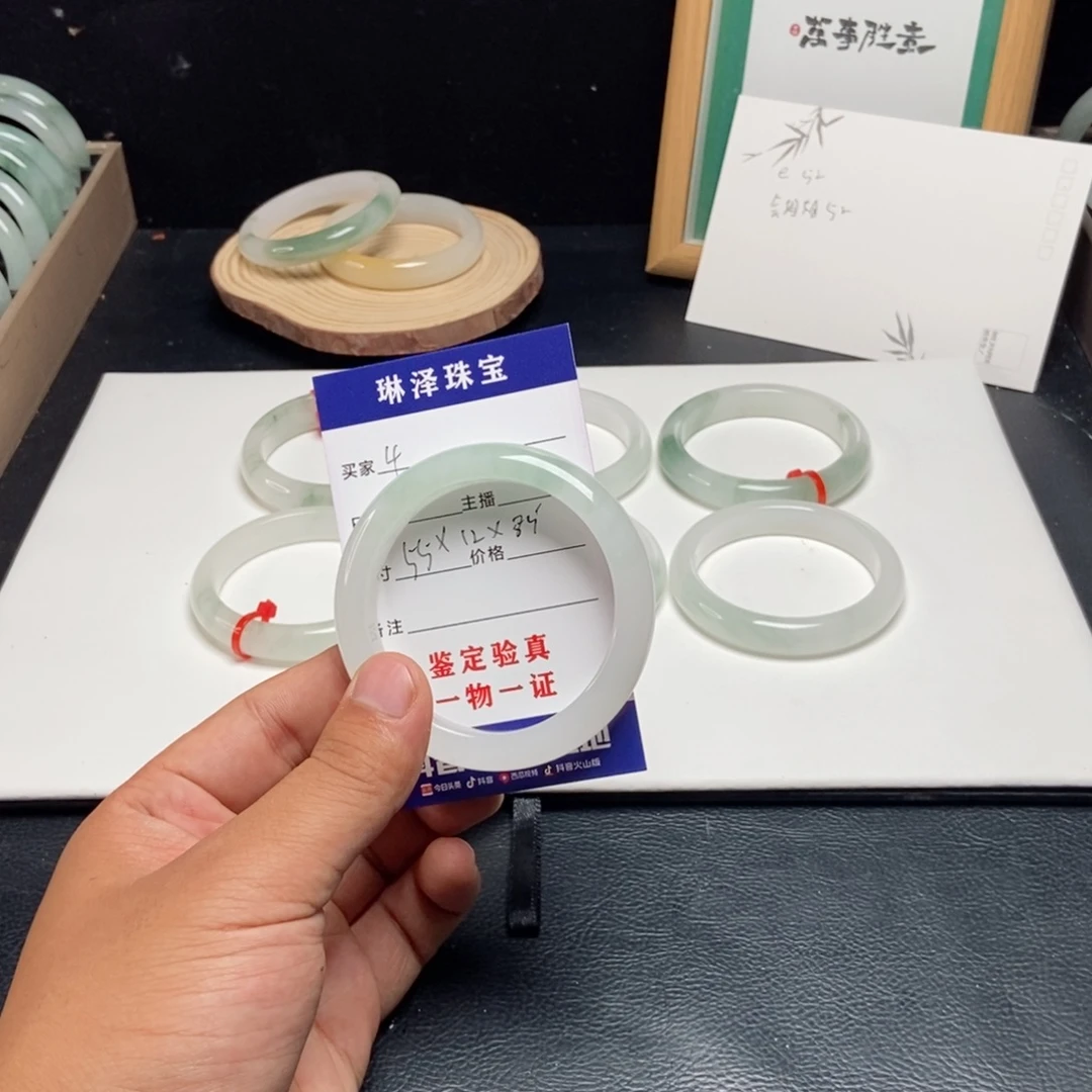 快***贝未镶嵌手镯石英质玉4