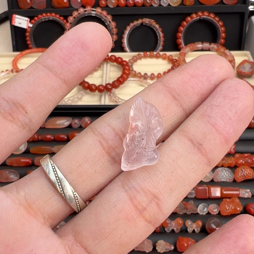 南红玛瑙未镶嵌颈饰锦鲤