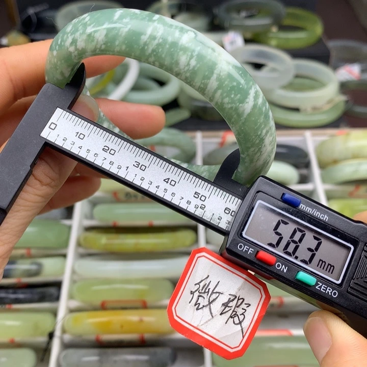 蛇纹石玉未镶嵌手镯906