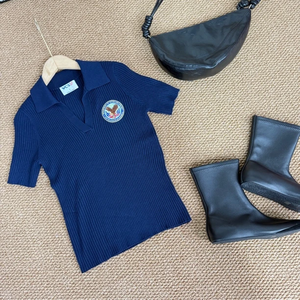 4186老钱风时髦V领坑条显瘦polo洋气百搭减龄叠搭针织短T恤