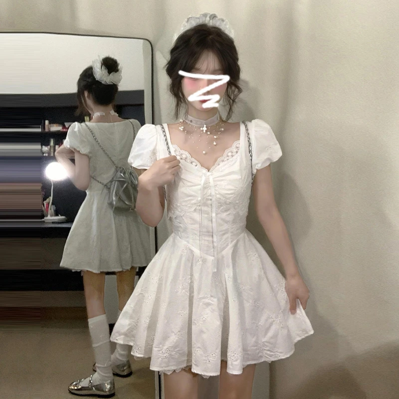 法式气质v领蕾丝白色连衣裙子女夏季2025年新款小个子收腰a字短裙