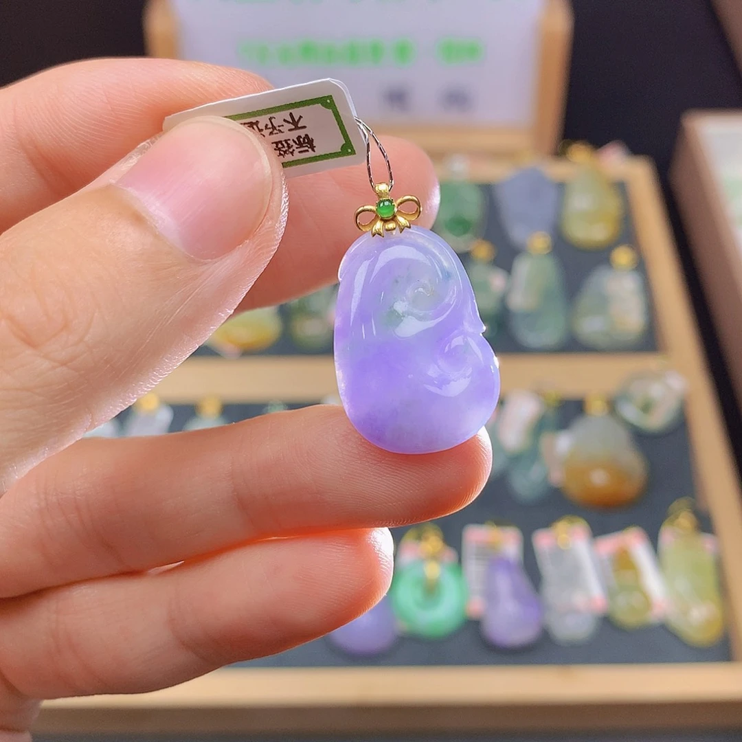 翡翠18K金镶嵌颈饰翡翠