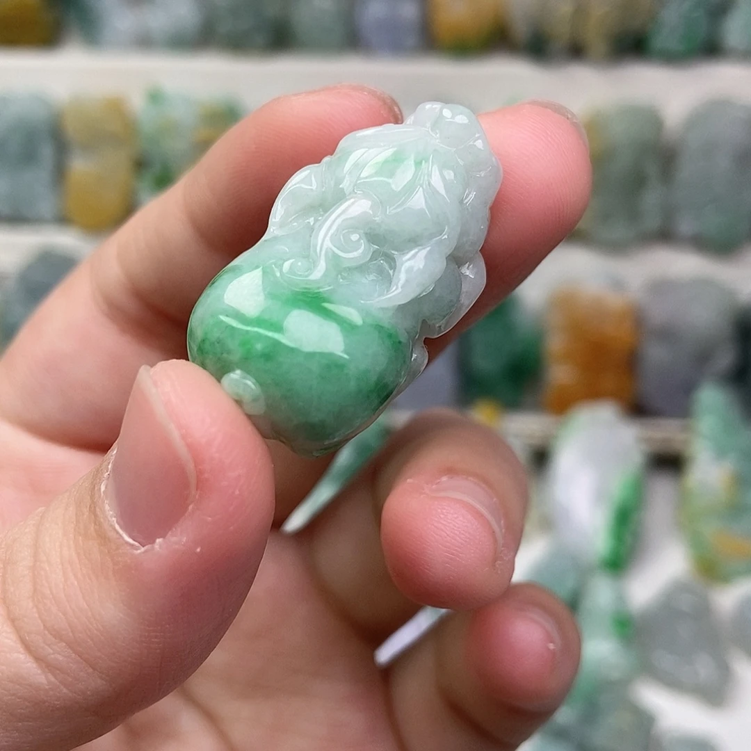 翡翠未镶嵌吊坠(赠链)