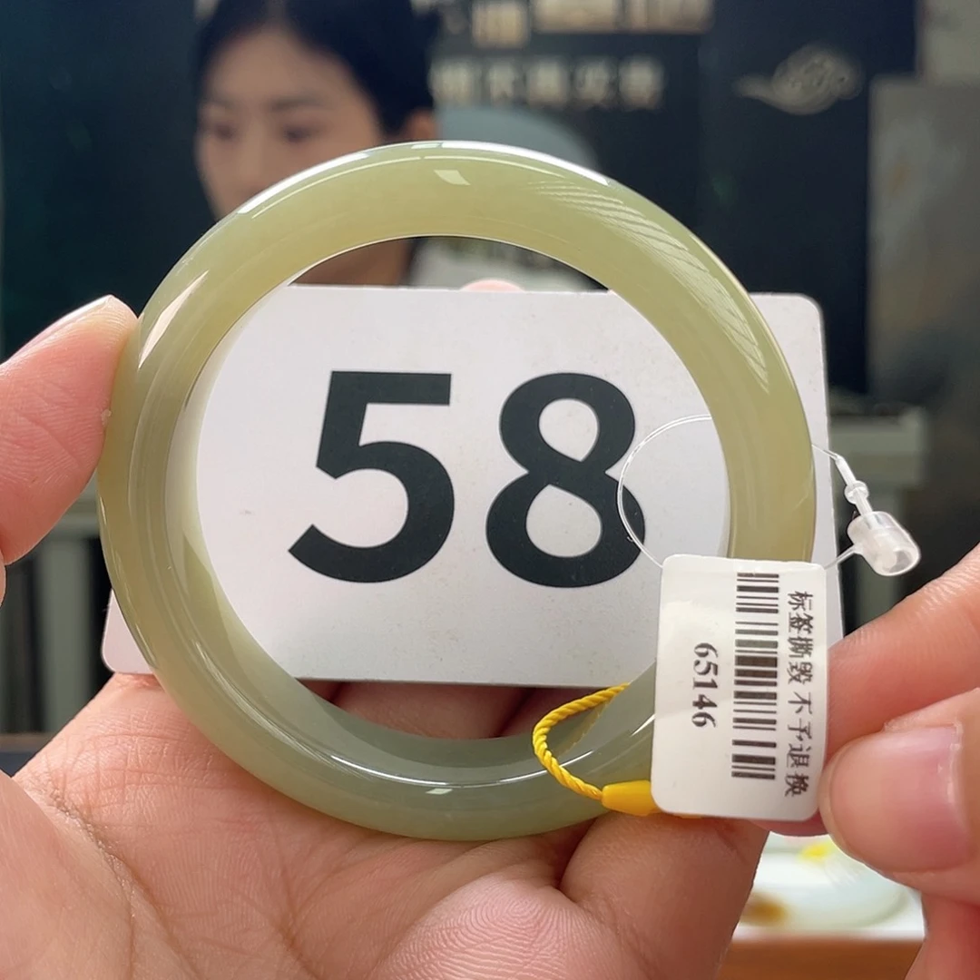 和田玉手镯未镶嵌微瑕
