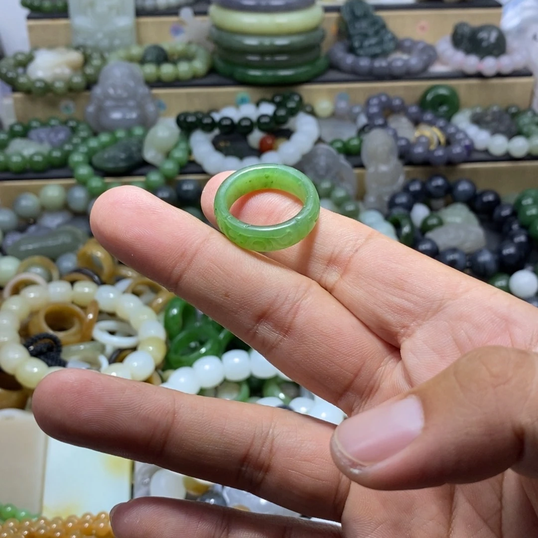 手链未镶嵌和田玉呵****?