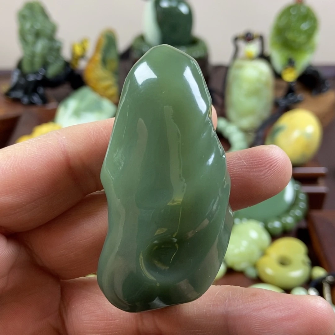 岫岩老玉（透闪石质玉）未镶嵌珠宝奇石