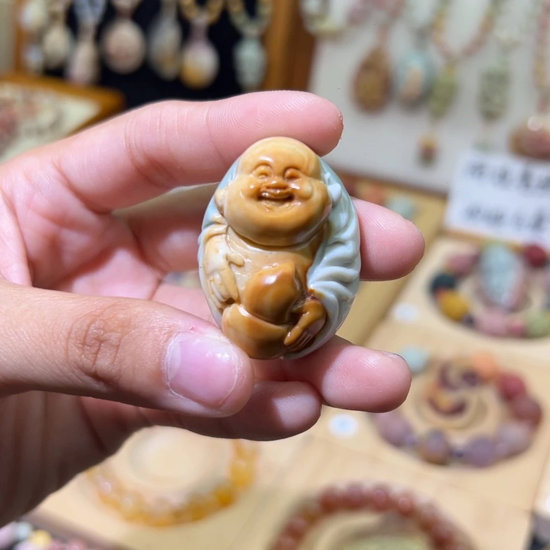 颈饰未镶嵌石英质玉