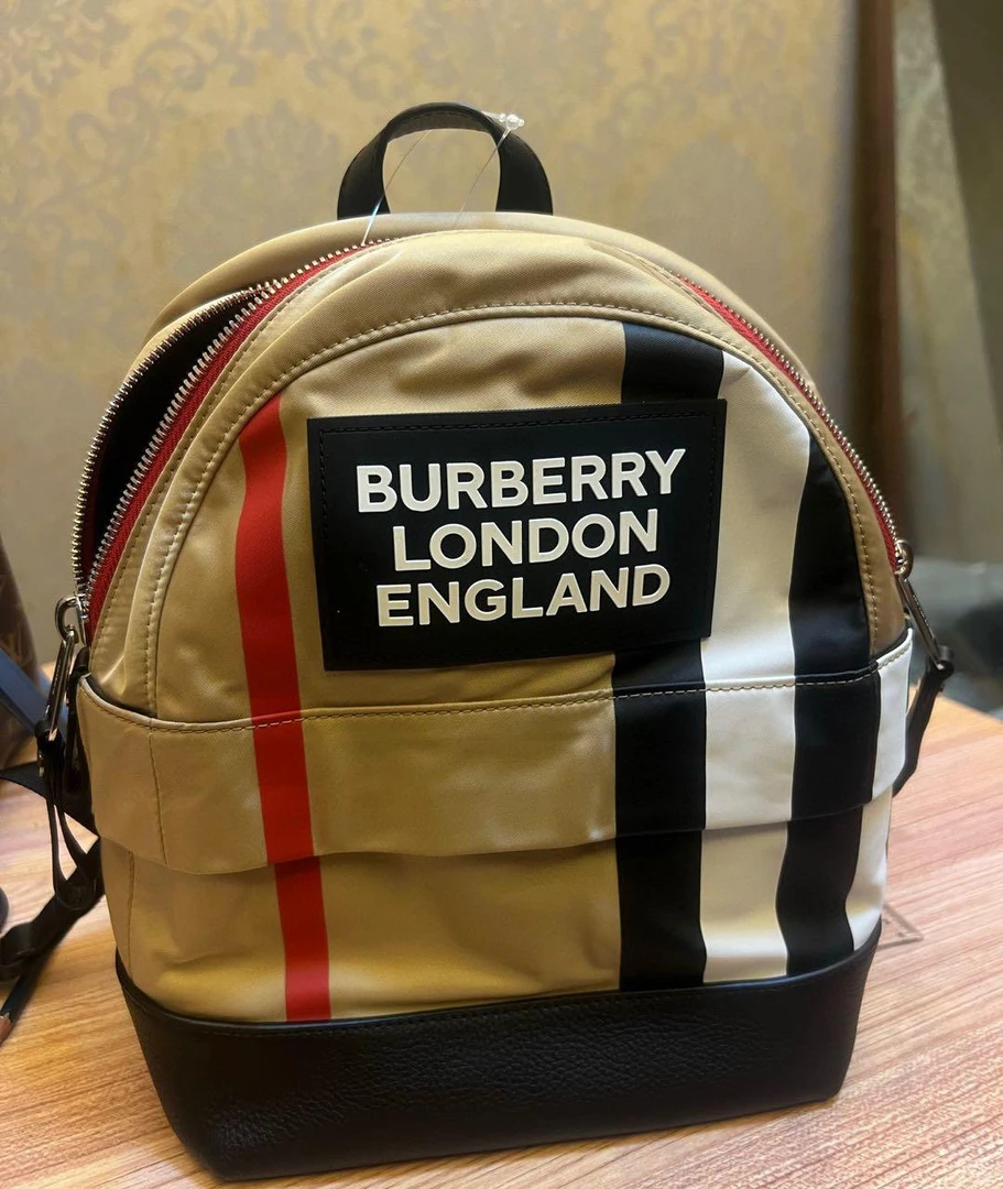 95新 博柏利双肩包 17153