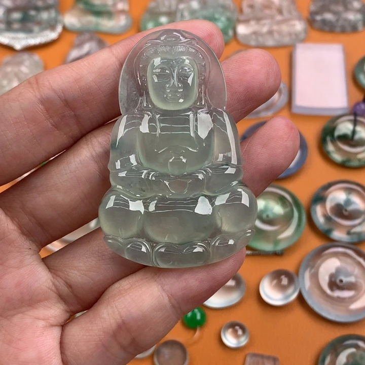 翡翠挂件未镶嵌…..