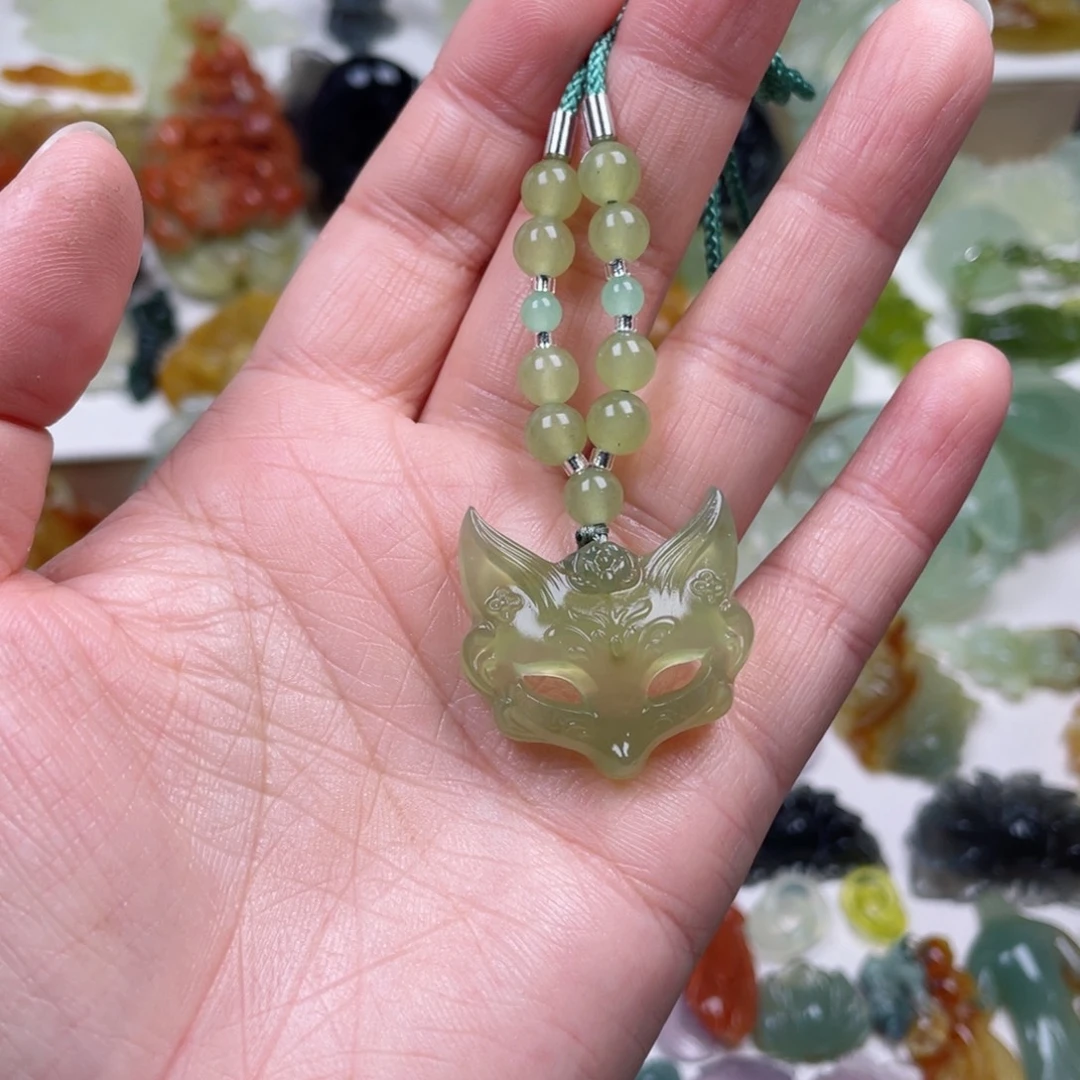 蛇纹石玉未镶嵌颈饰