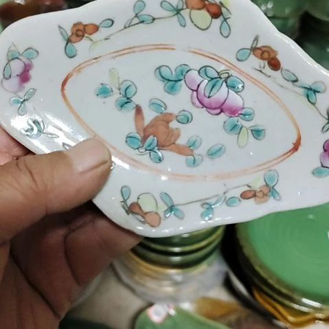 瓷片盘子，碗，瓶子，沙锅，茶壶，微瑕疵！