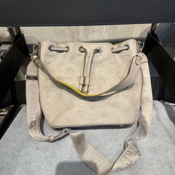 95新 MCM 复燃精选/灰色抽绳水桶包