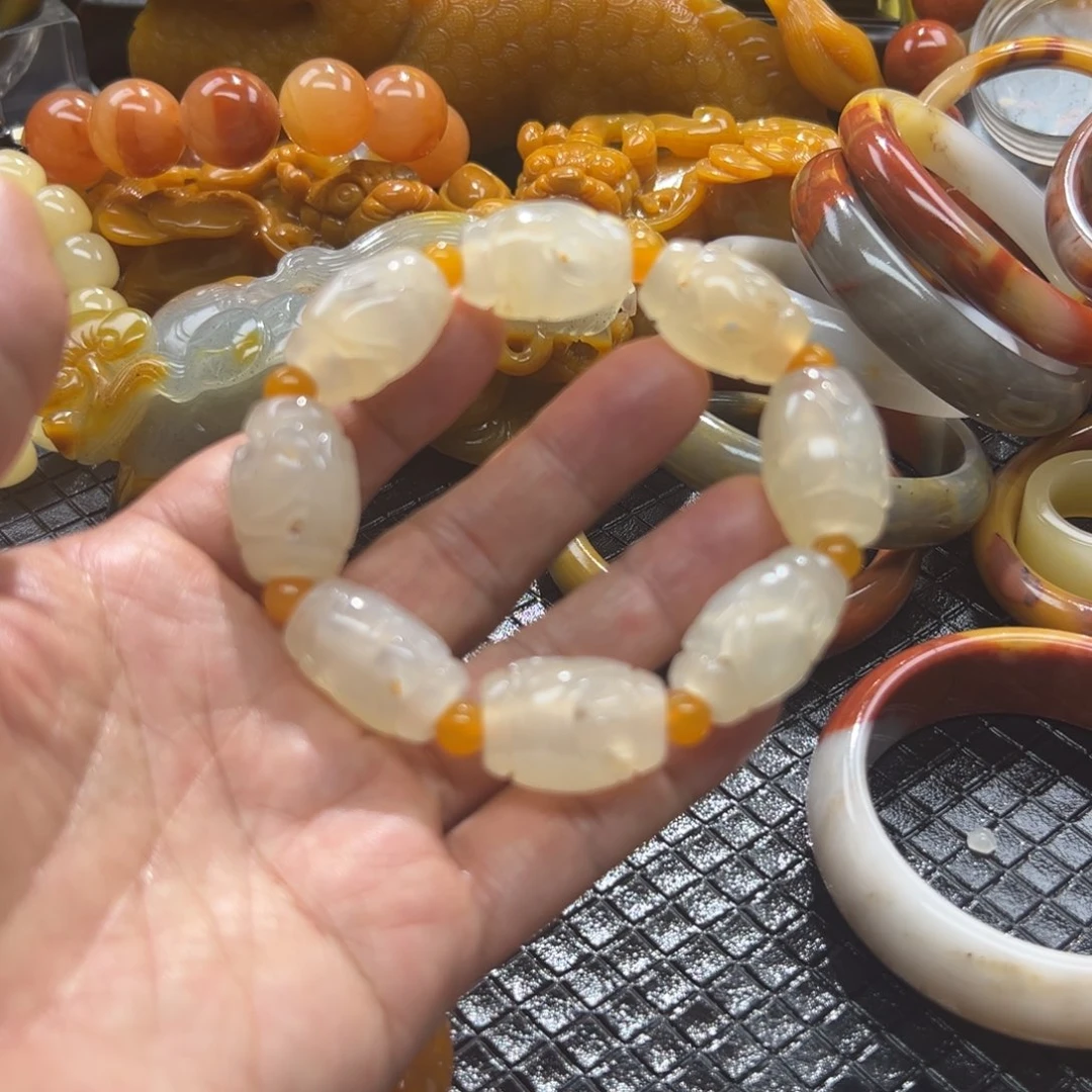 石英质玉未镶嵌颈饰