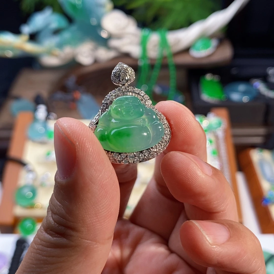 翡翠颈饰18K金镶嵌飘阳绿佛公