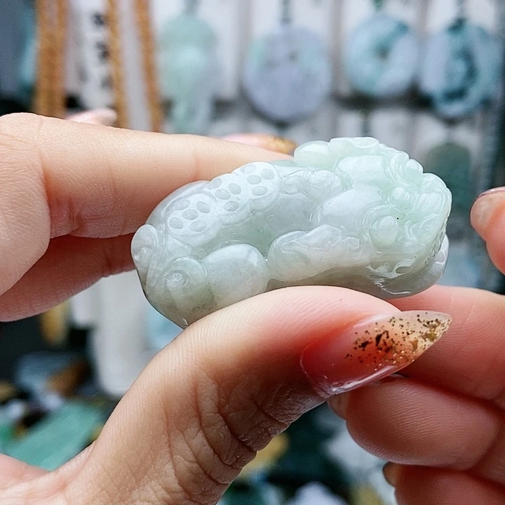 颈饰足铂镶嵌翡翠翡翠