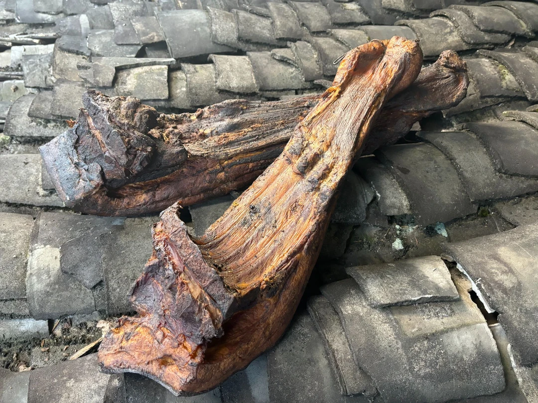 一称一拍农村农户自制烟熏土猪腊肉