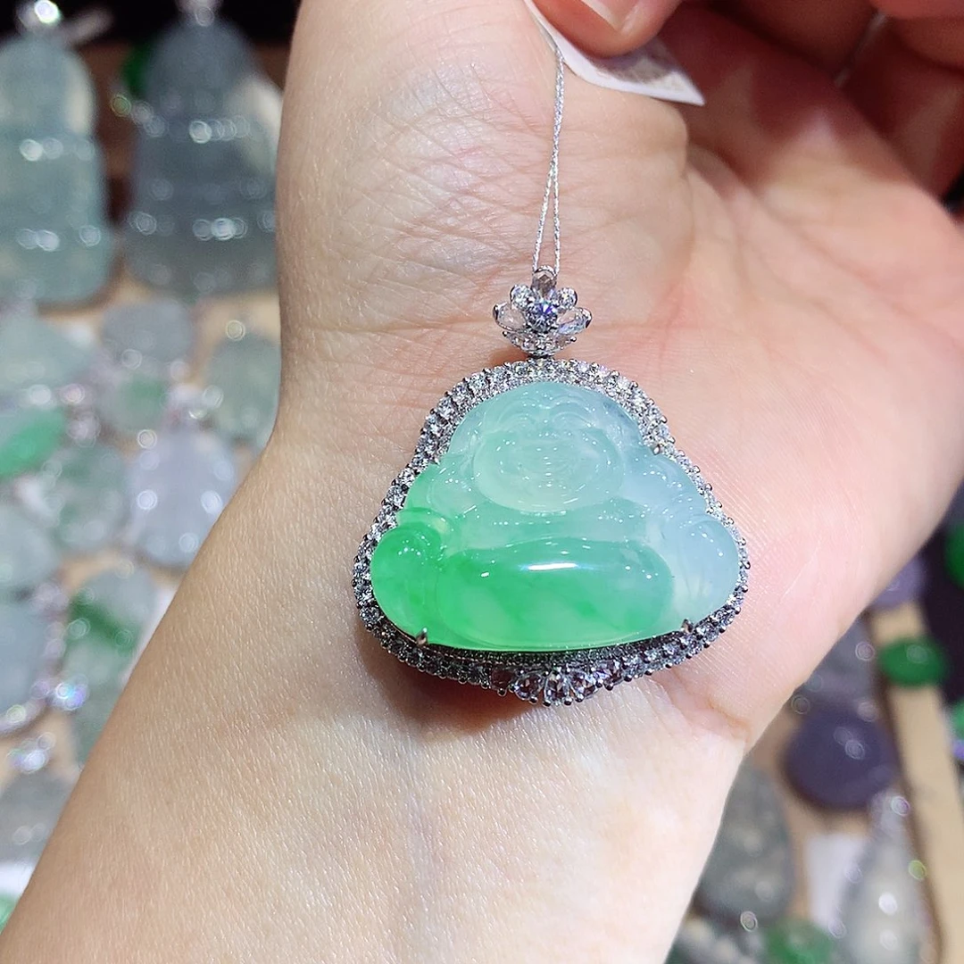 翡翠18K金镶嵌颈饰佛